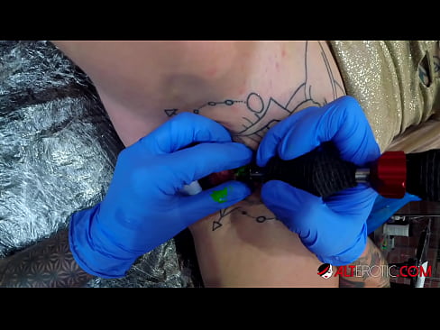 ❤️ Extrem tattooed Hottie Sully Savage krut en Tattoo op hirem Klitoris Qualitéit Sex bei eis lb.shadbase-xxx.ru ❤